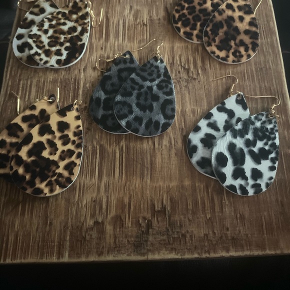 FAUX LEATHER handmade cheetah/animal print 5 pairs - Picture 2 of 3